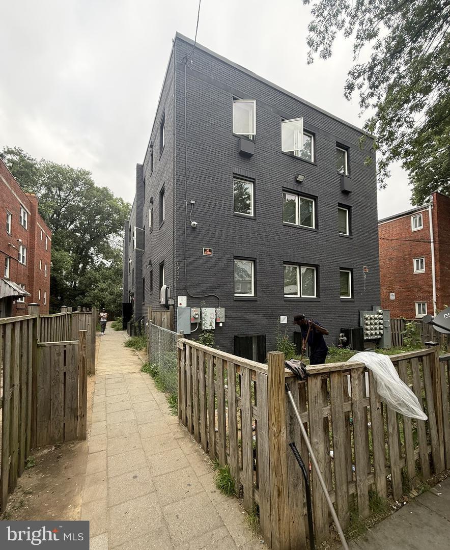 1907 18th St SE — photo