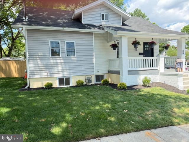 1004 Shepherd St NE — photo