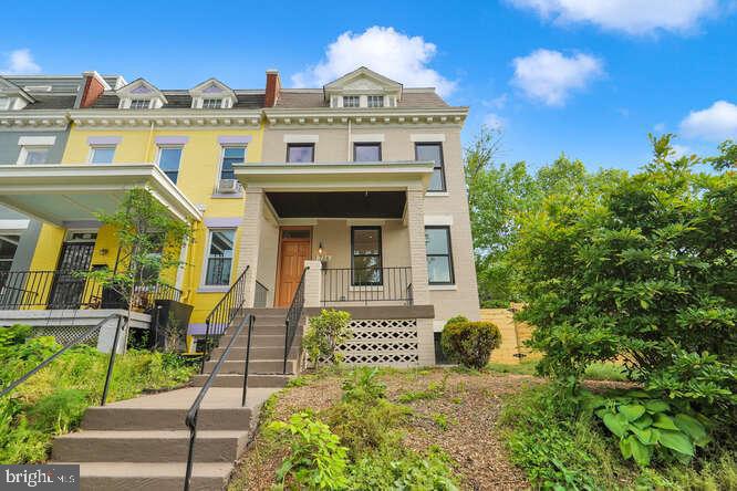734 Taylor St NW — photo