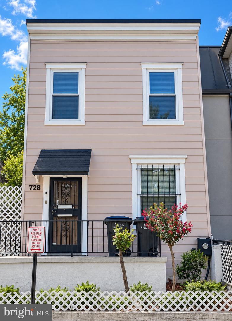 726 Columbia Rd NW — photo
