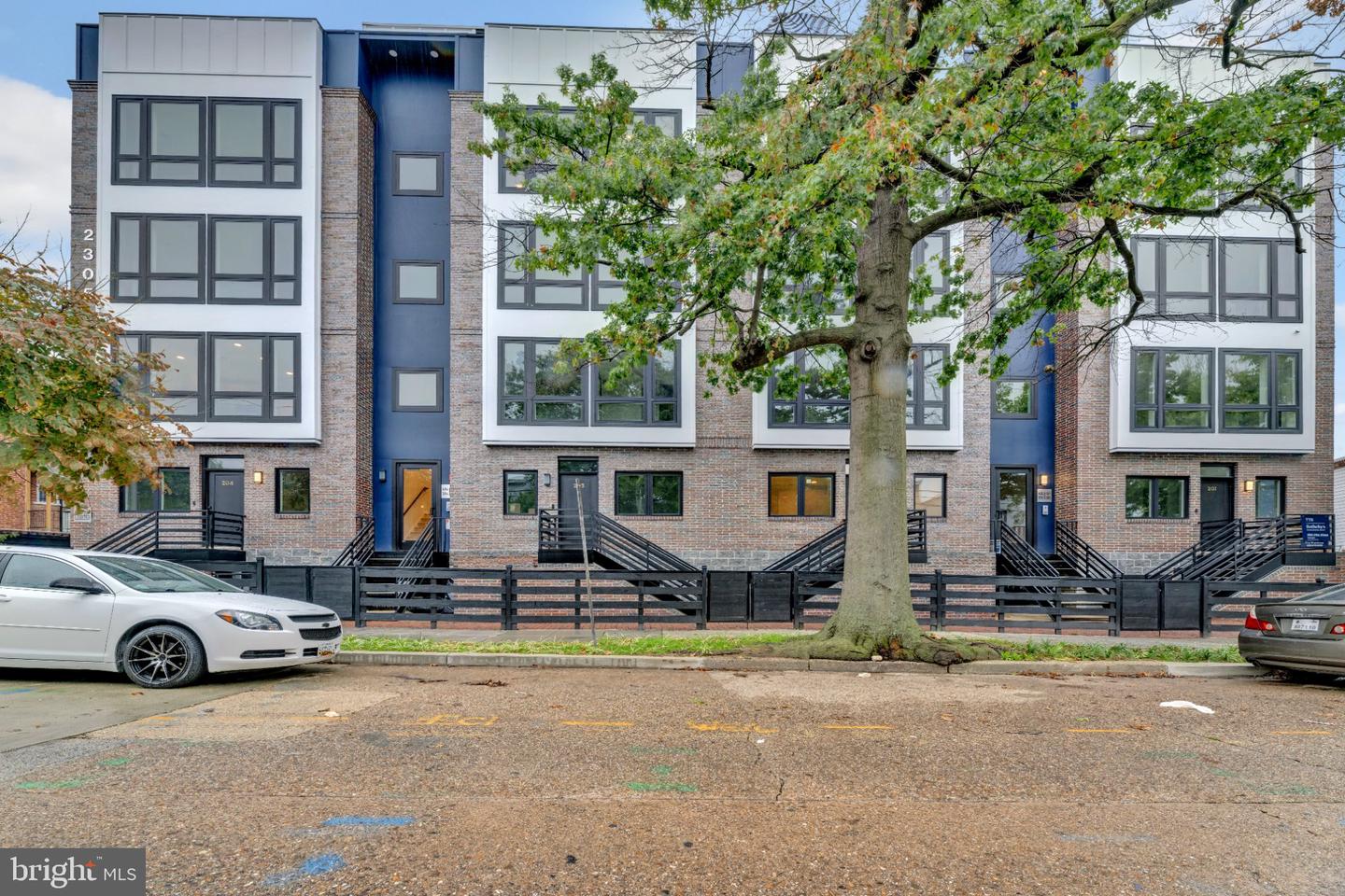 2305 Nicholson SE #103 — photo