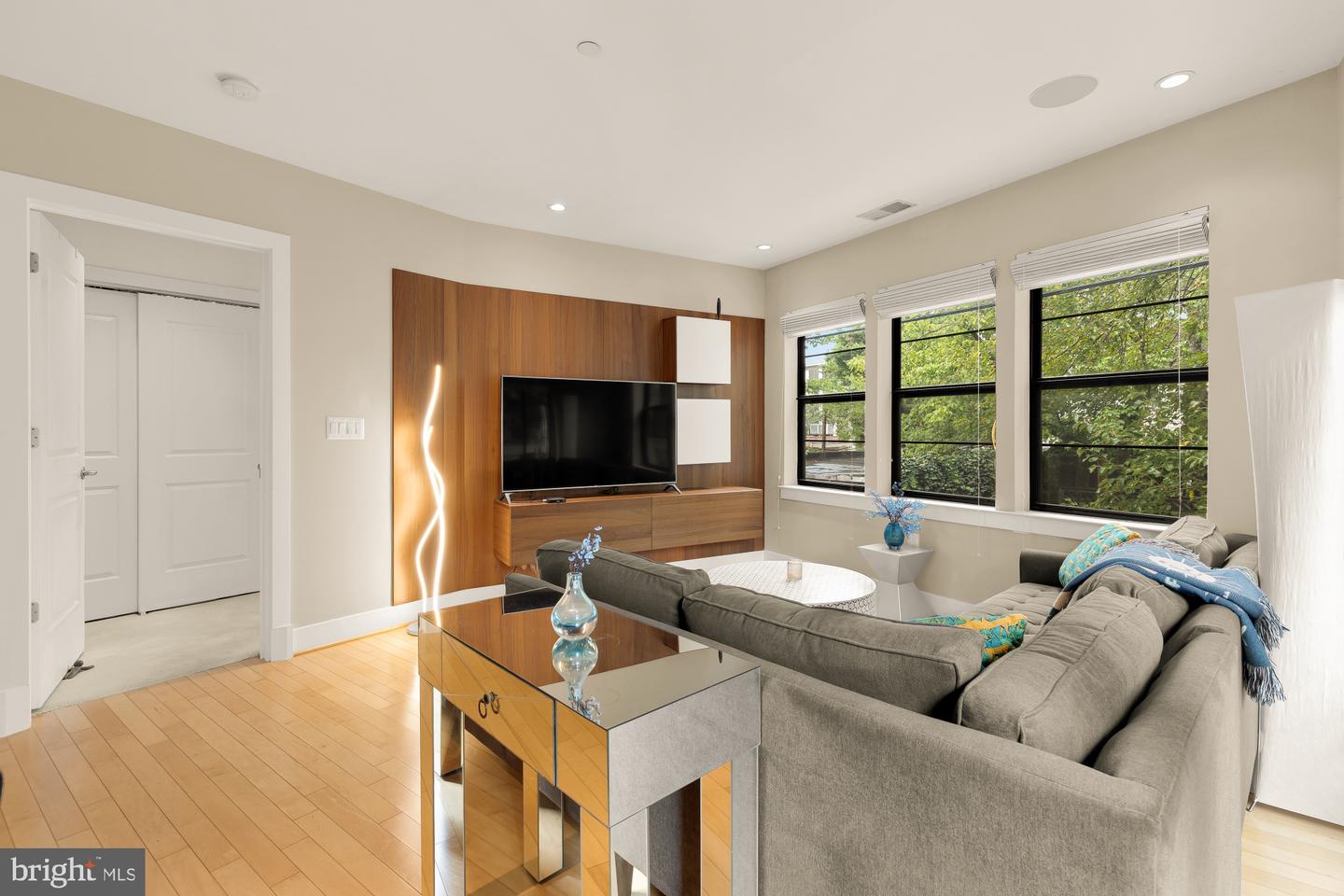5201 Wisconsin Ave NW #212 — photo