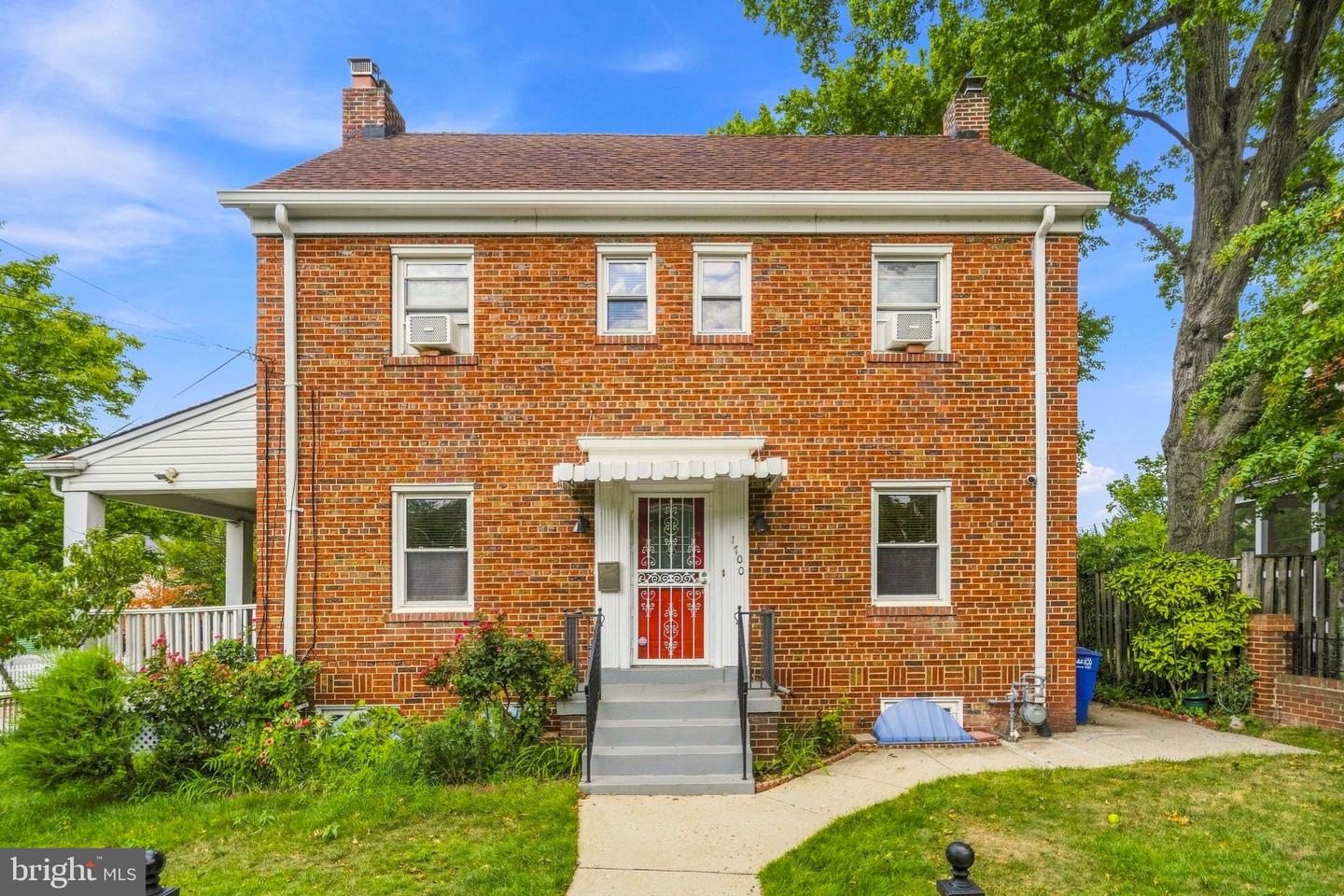 1700 Douglas St NE — photo