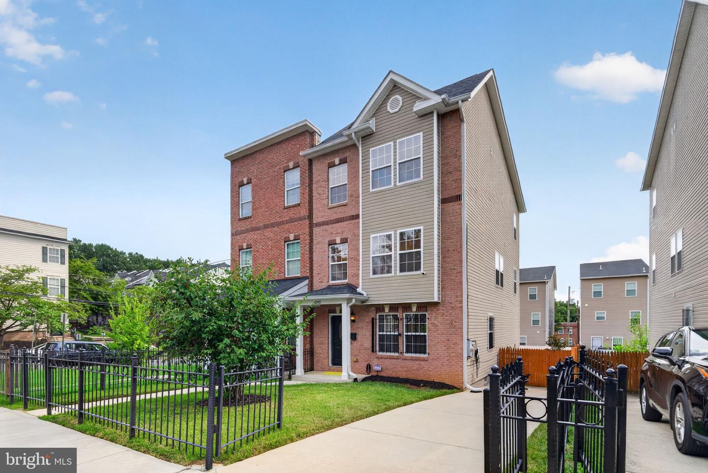 4292 South Capitol Ter SW — photo