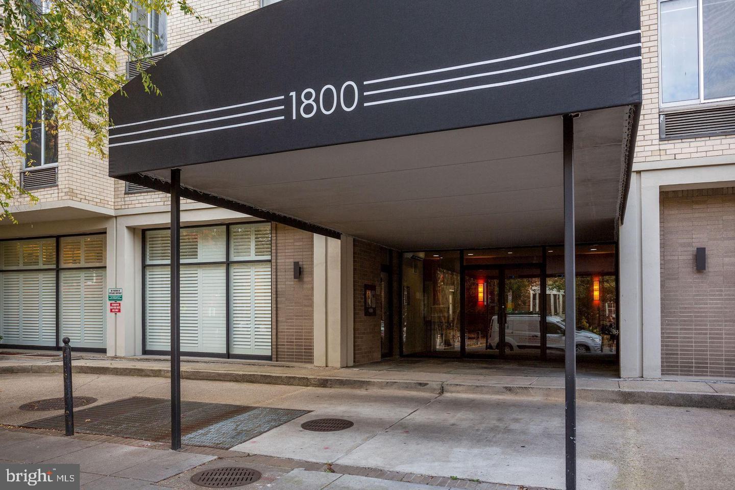 1800 R St NW #204 — photo