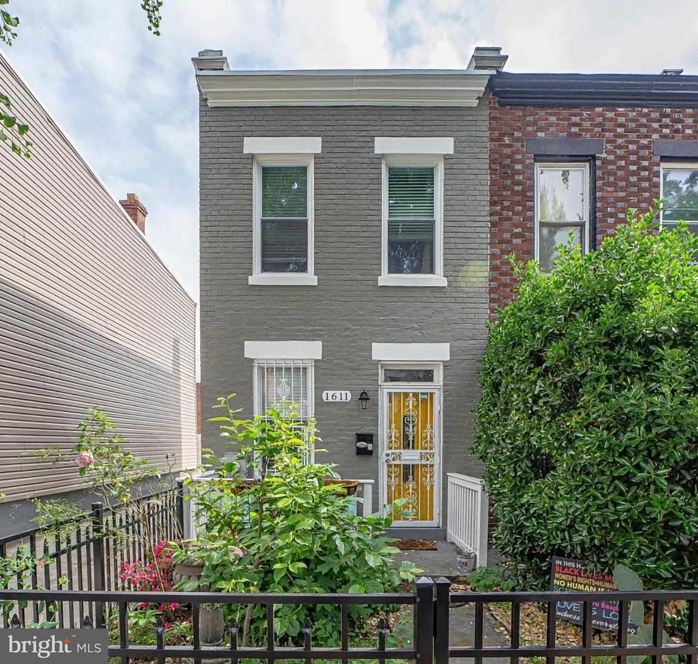1611 Rosedale St NE — photo