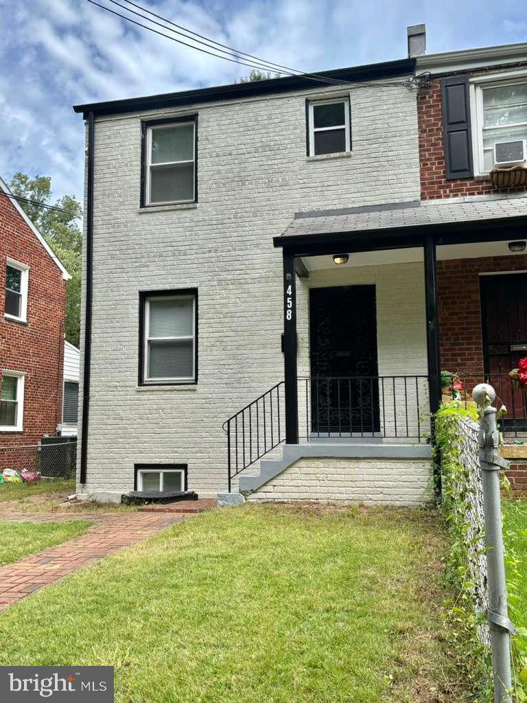 458 Burns St SE — photo