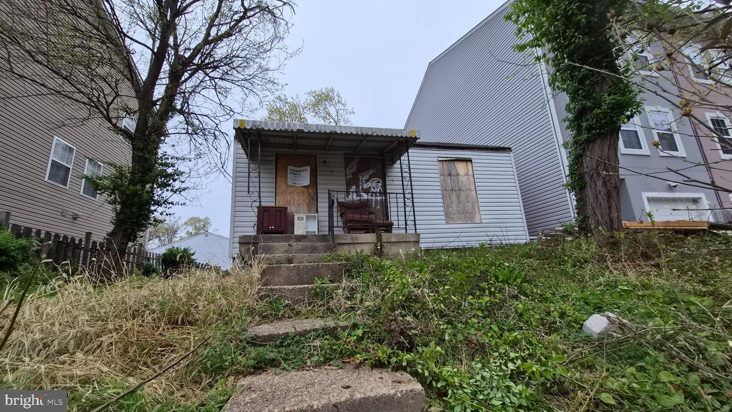 5304 E St SE — photo