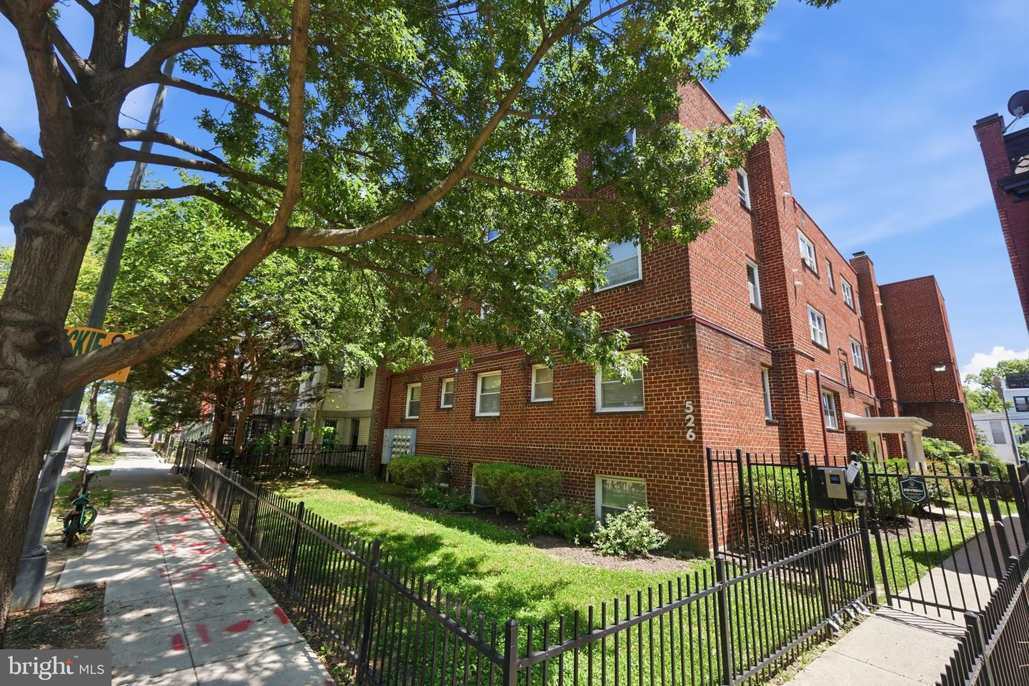 526 Kenyon St NW #201 — photo