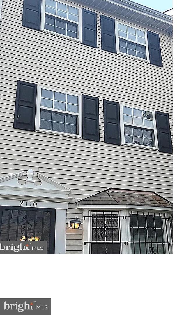 2110 Young St SE — photo