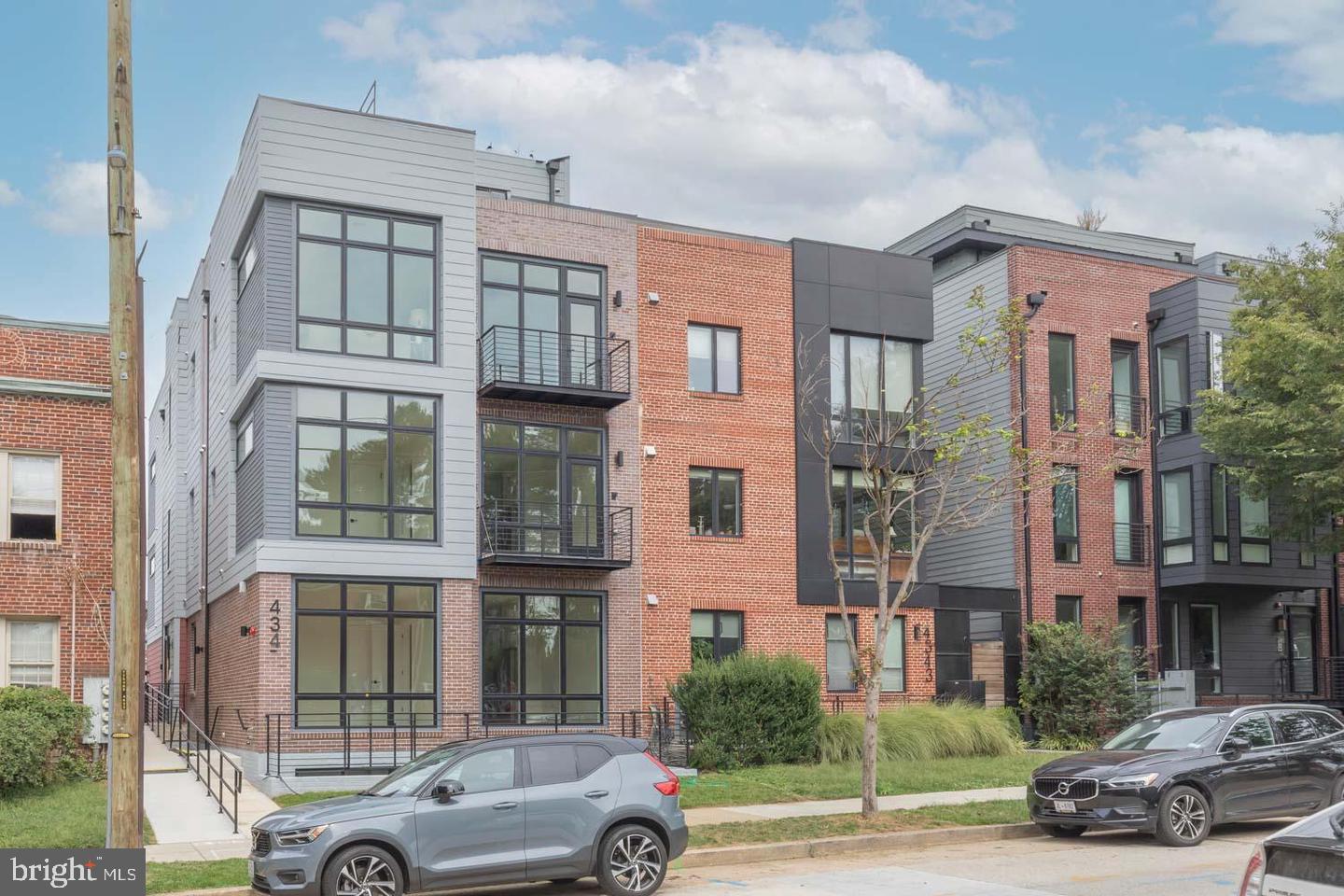 4347 Harrison St NW #Six — photo
