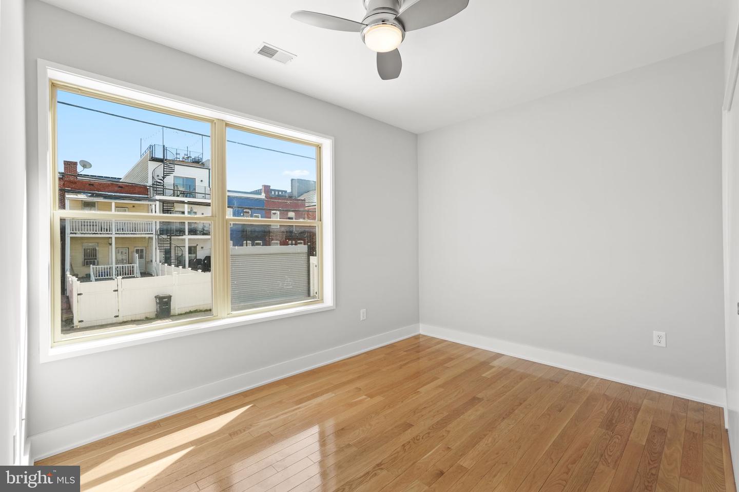 610 Newton Pl NW #4 — photo