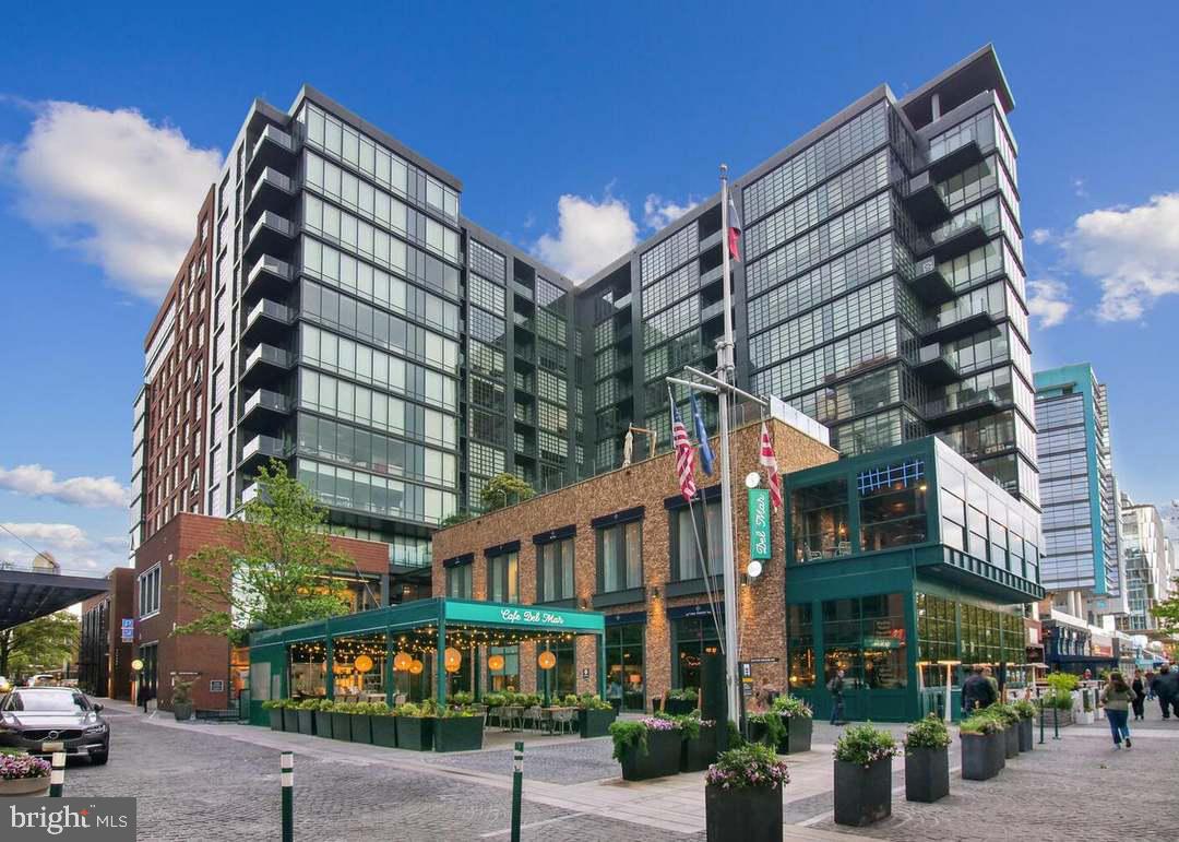 45 Sutton Sq SW #509 — photo