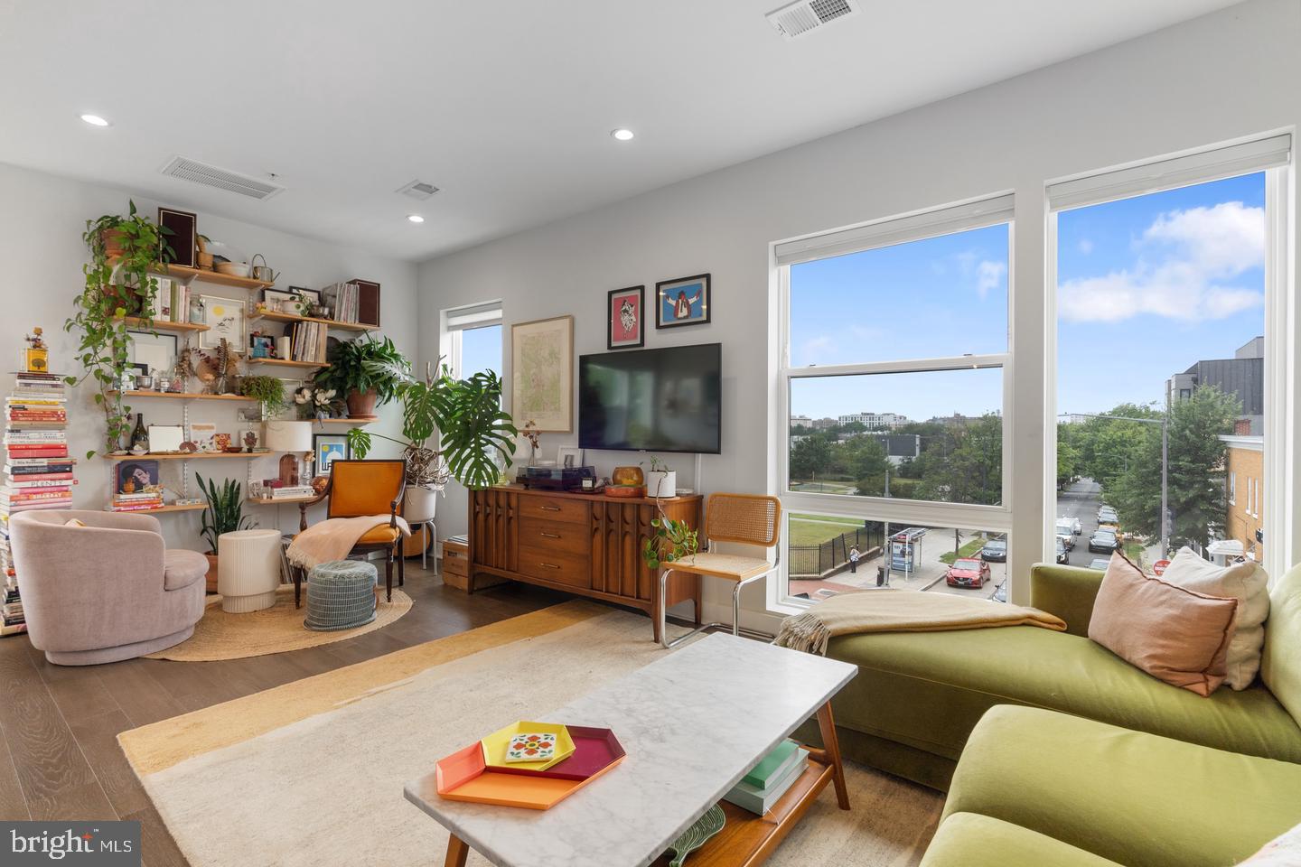 653 Irving St NW #7 — photo