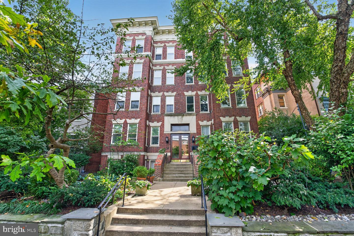 1832 Biltmore St NW #42 — photo