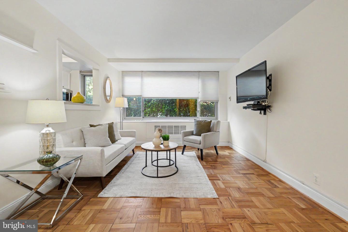 4200 Cathedral Ave NW #403 — photo