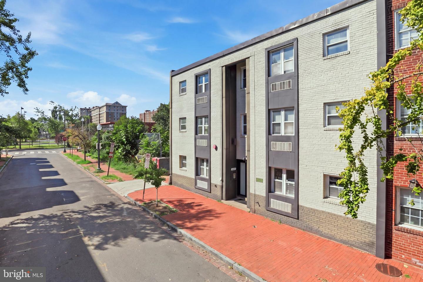 1512 Marion St NW #101 — photo