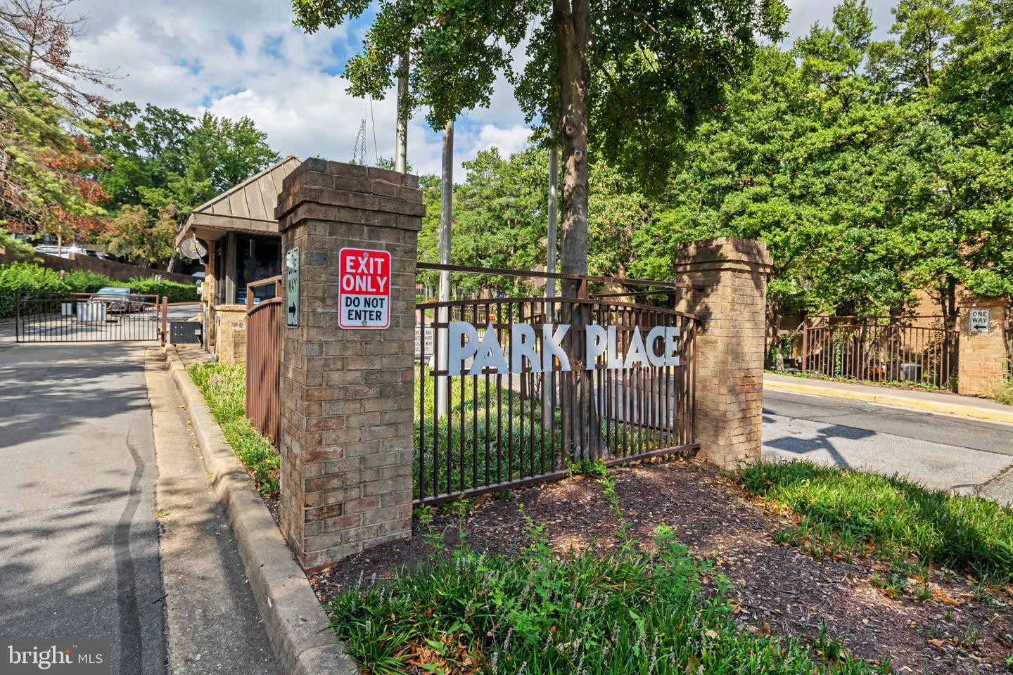 3099 Hawthorne Dr NE #3099 — photo