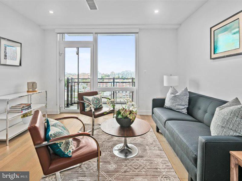 37 L St SE #706 — photo