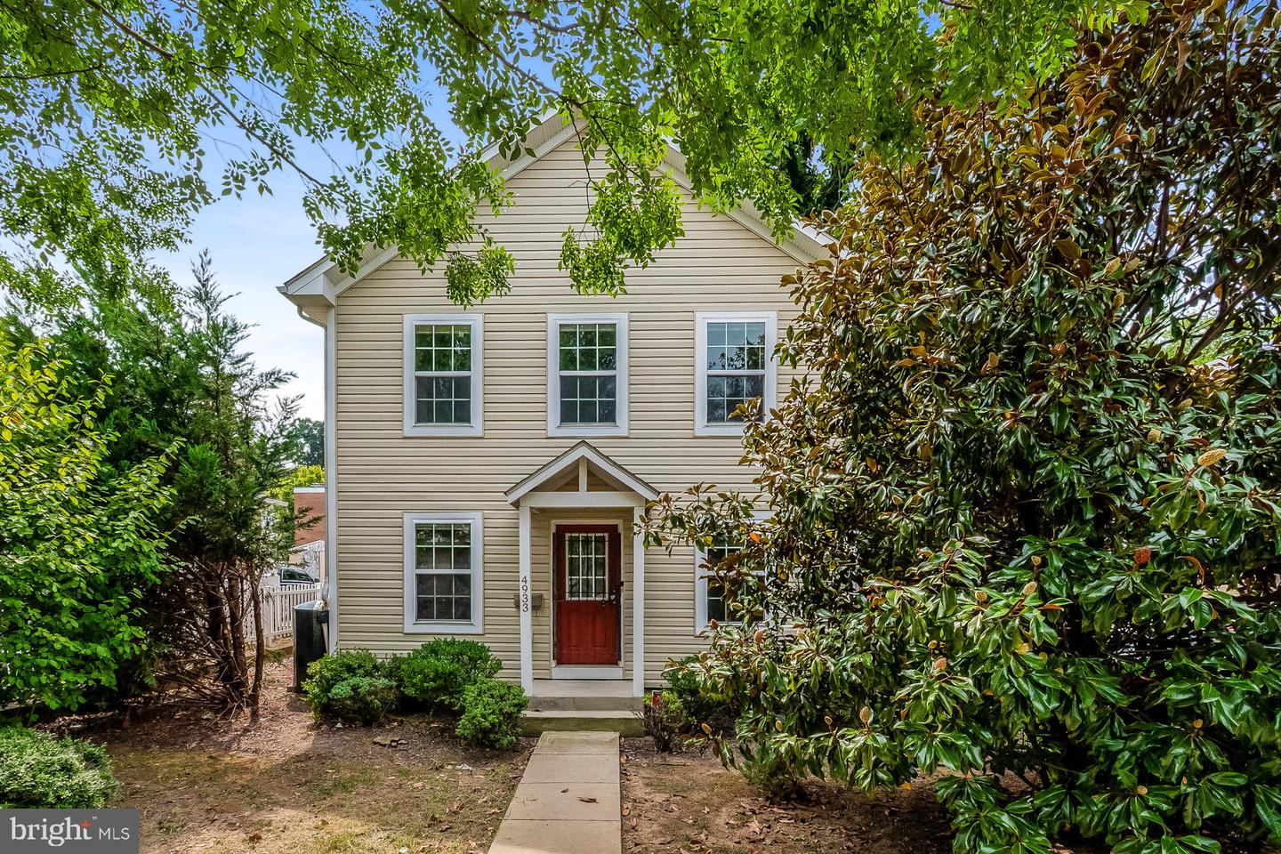 4933 Lee St NE — photo