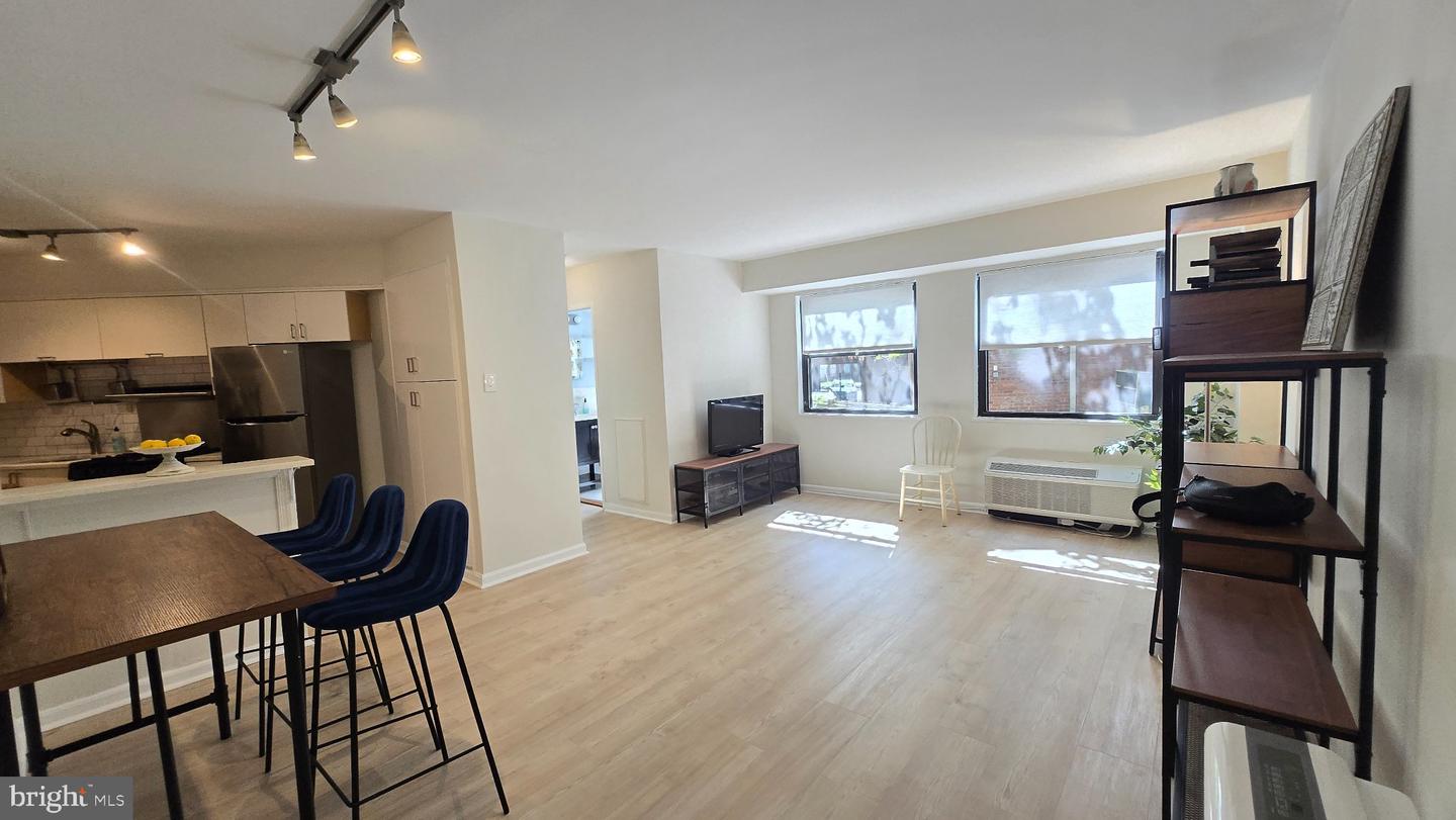 1801 Clydesdale Pl NW #201 — photo