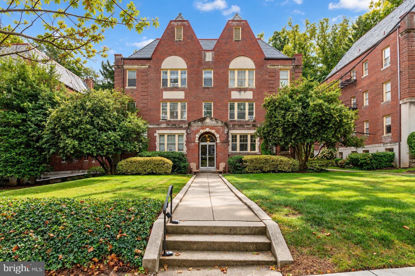 3026 Porter St NW #202 — photo