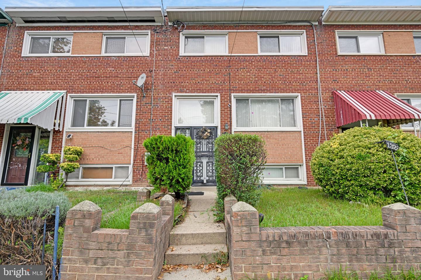 1326 W St NE — photo