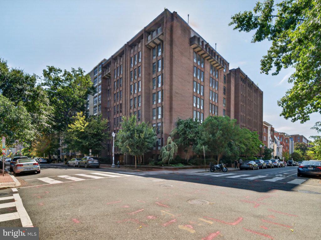 1280 21st St NW #806 — photo