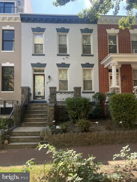 311 I St NE — photo