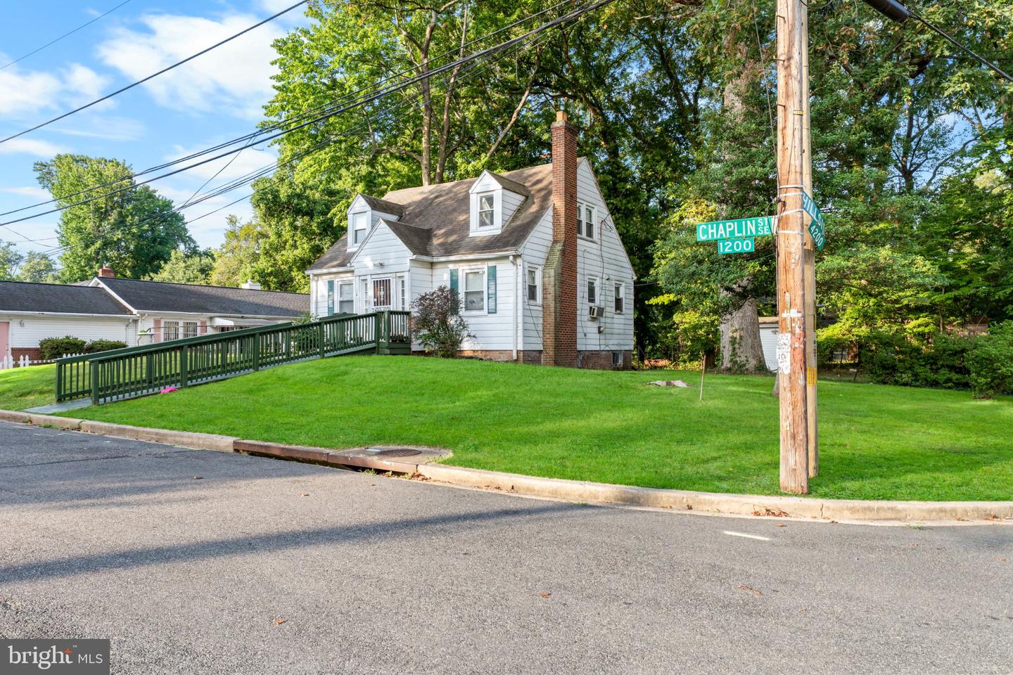1201 Chaplin St SE — photo