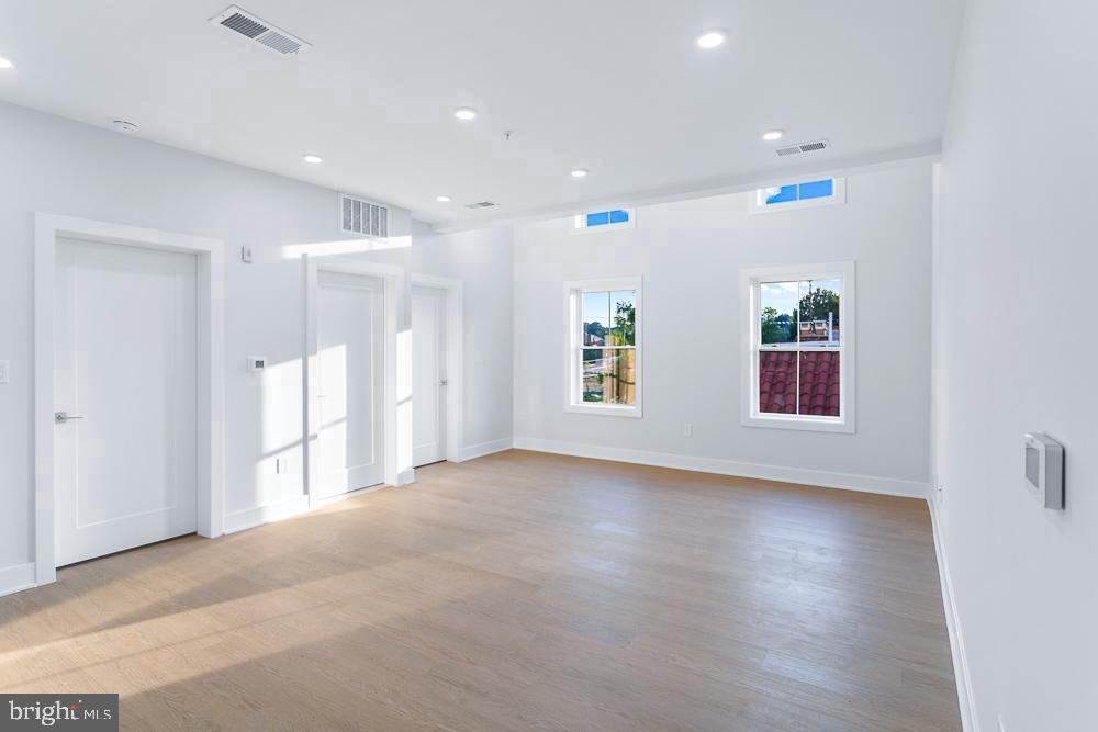 1109 NW Fern St NW #301 — photo