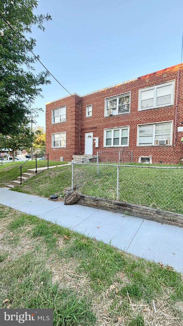 400 Chaplin St SE — photo
