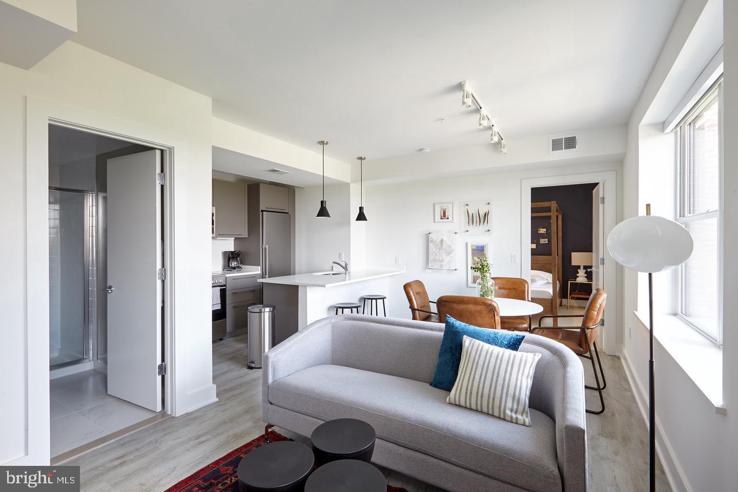 816 Potomac Ave SE #403 — photo