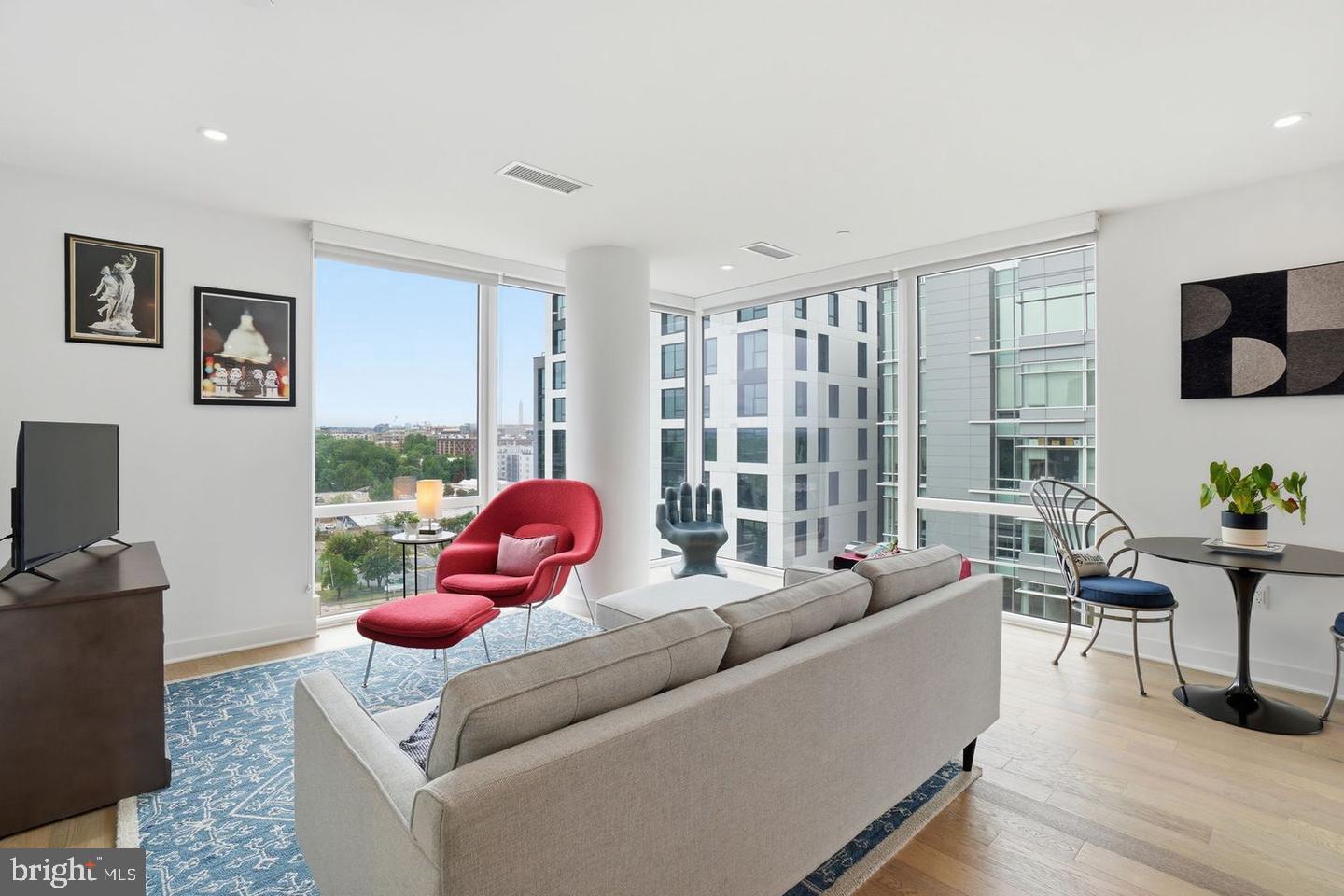 37 L St SE #902 — photo