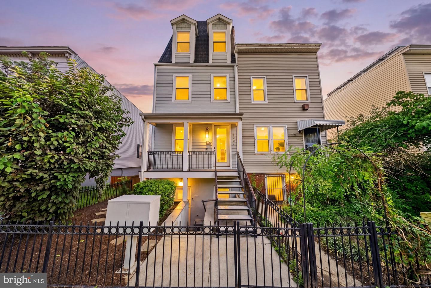 1227 Morse St NE #2 — photo