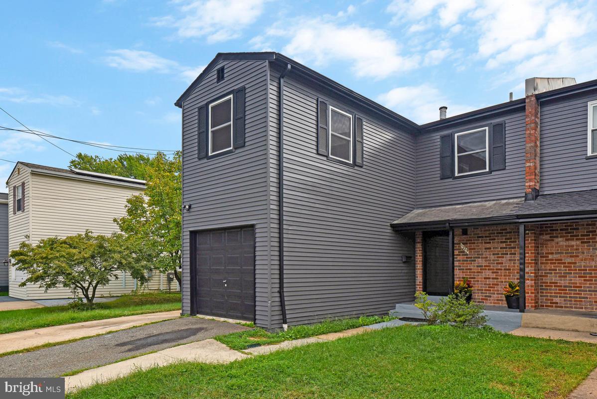1229 Delafield Pl NE — photo