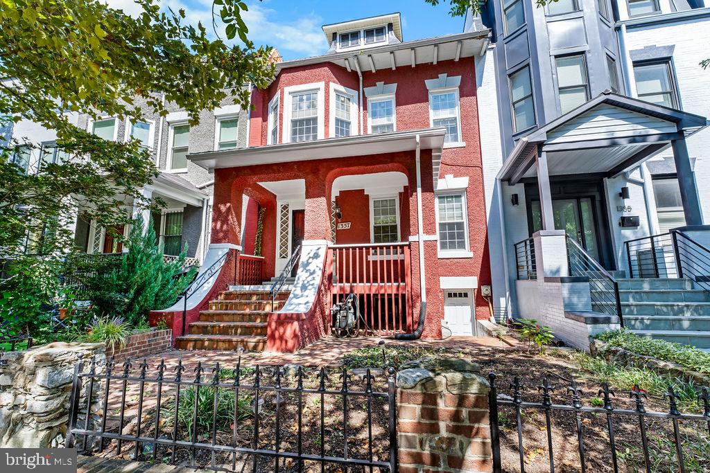 1357 Oak St NW — photo