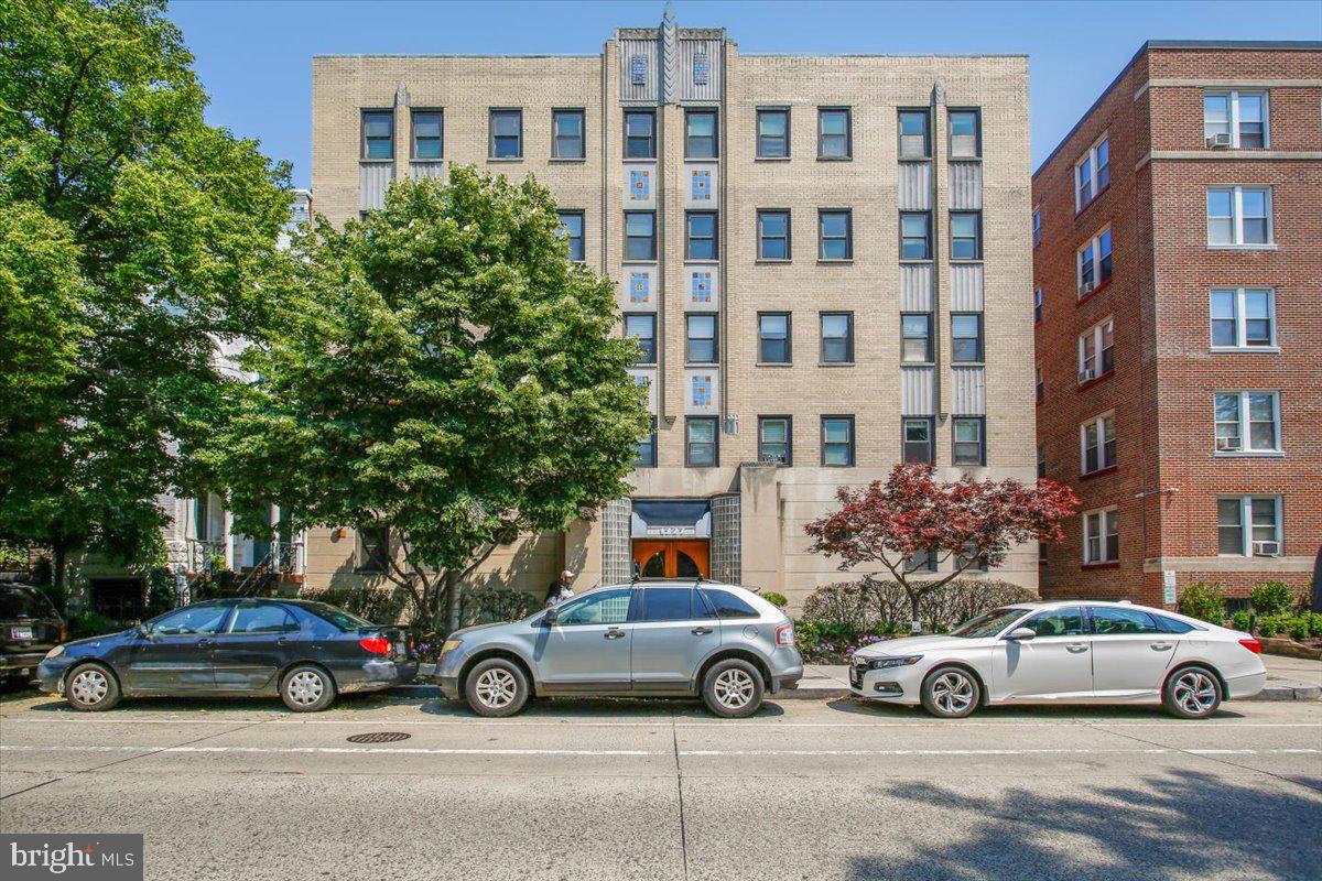 1727 R St NW #201 — photo