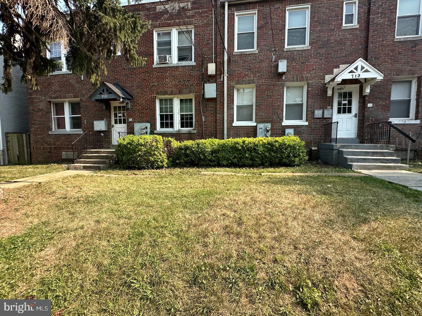 713 Irving St NE ##3 — photo