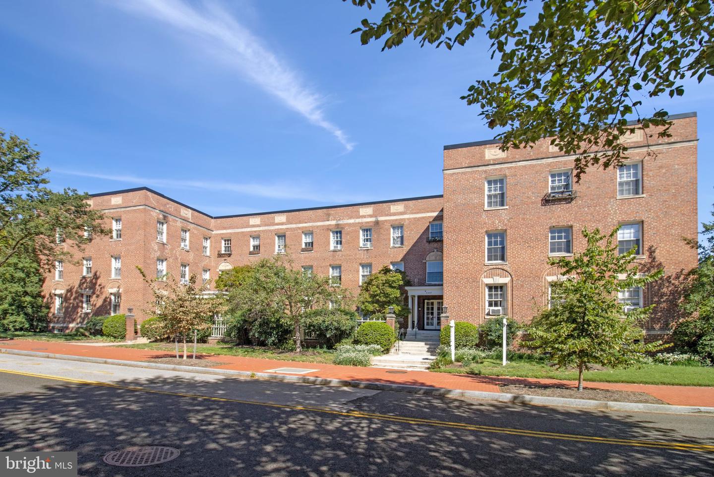 2527 Q St NW #110 — photo