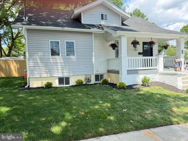 1004 Shepherd St NE — photo