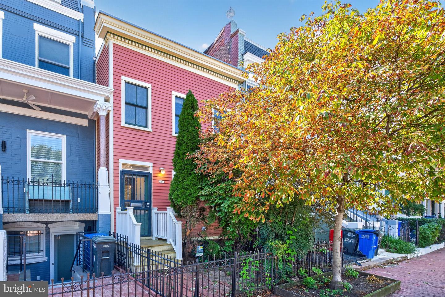 1225 E St SE — photo