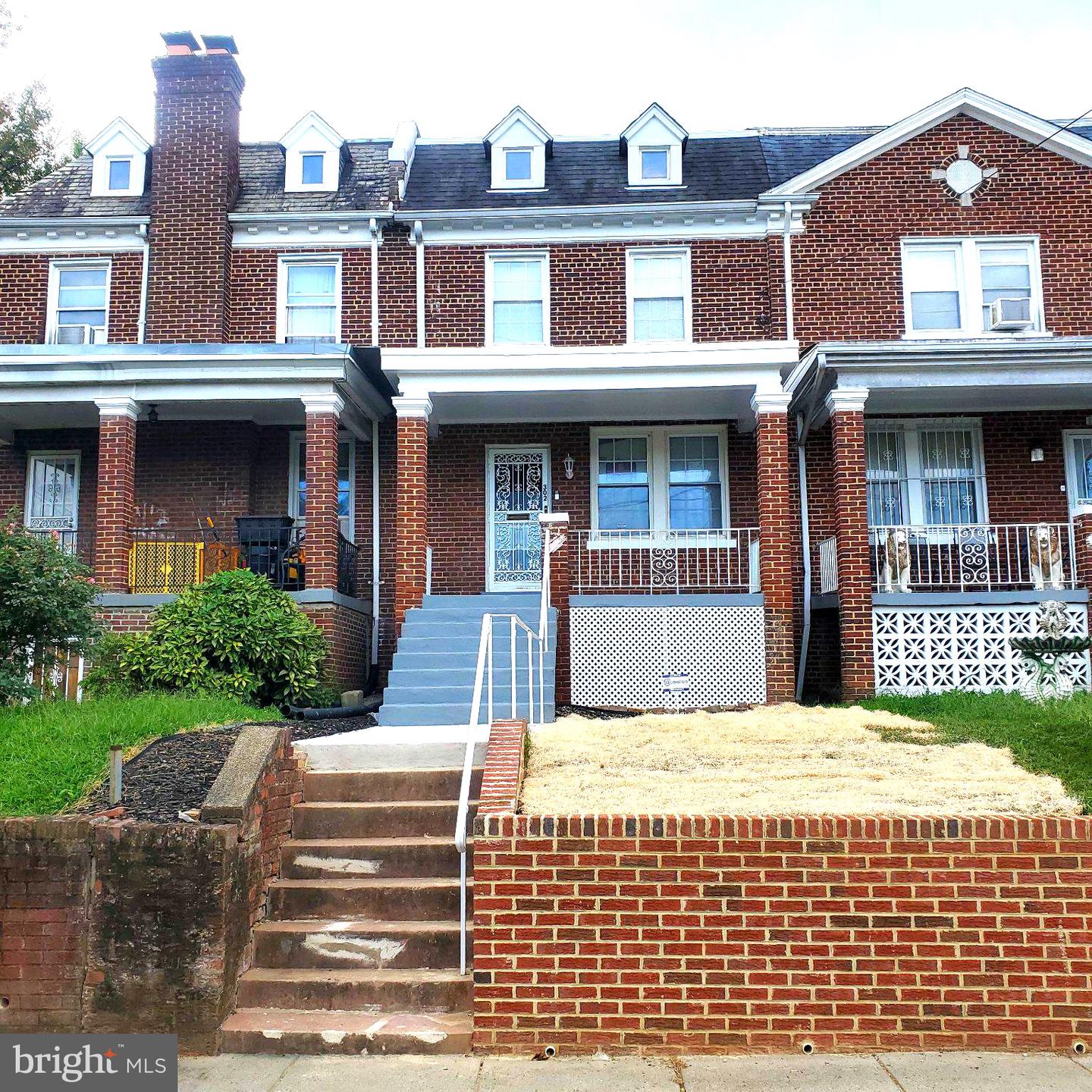 302 Emerson St NW — photo