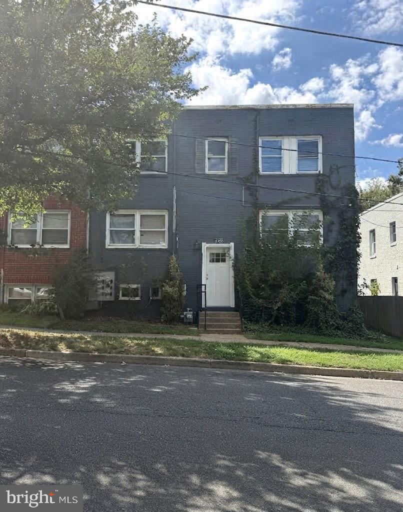 423 Burbank St SE — photo