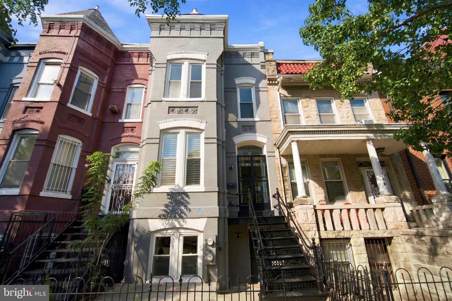 704 G St NE — photo