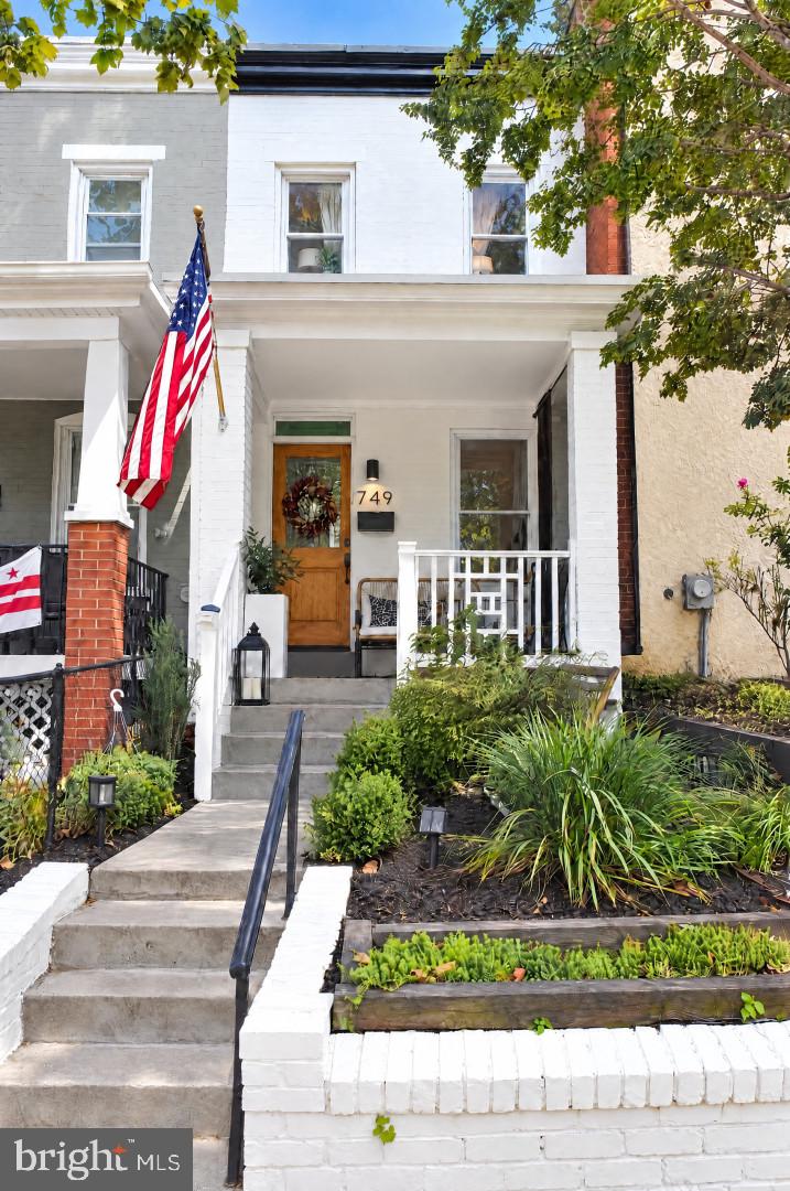 749 Kenyon St NW — photo