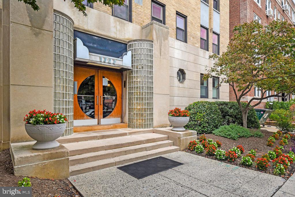 1727 R St NW #401 — photo
