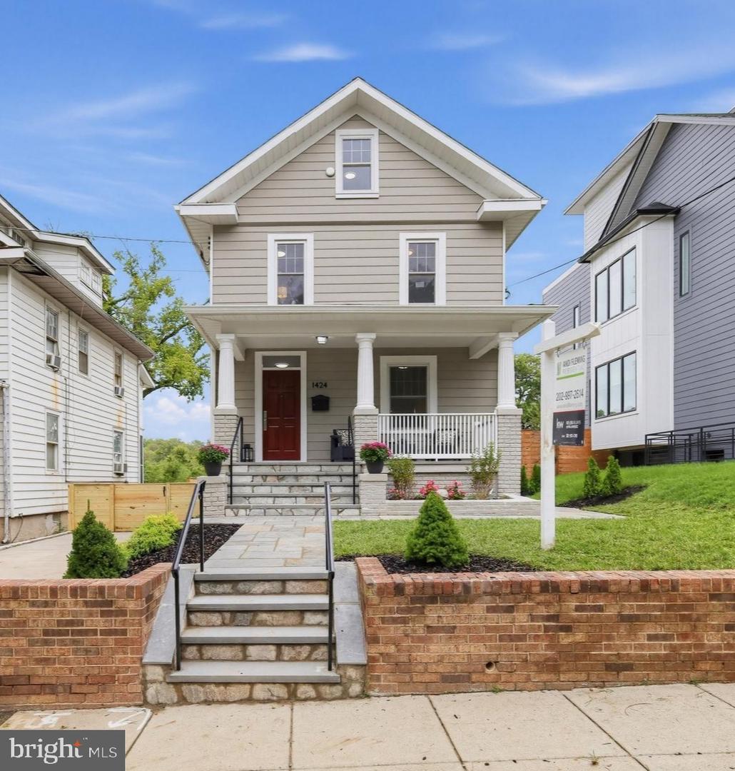 1424 Irving St NE — photo