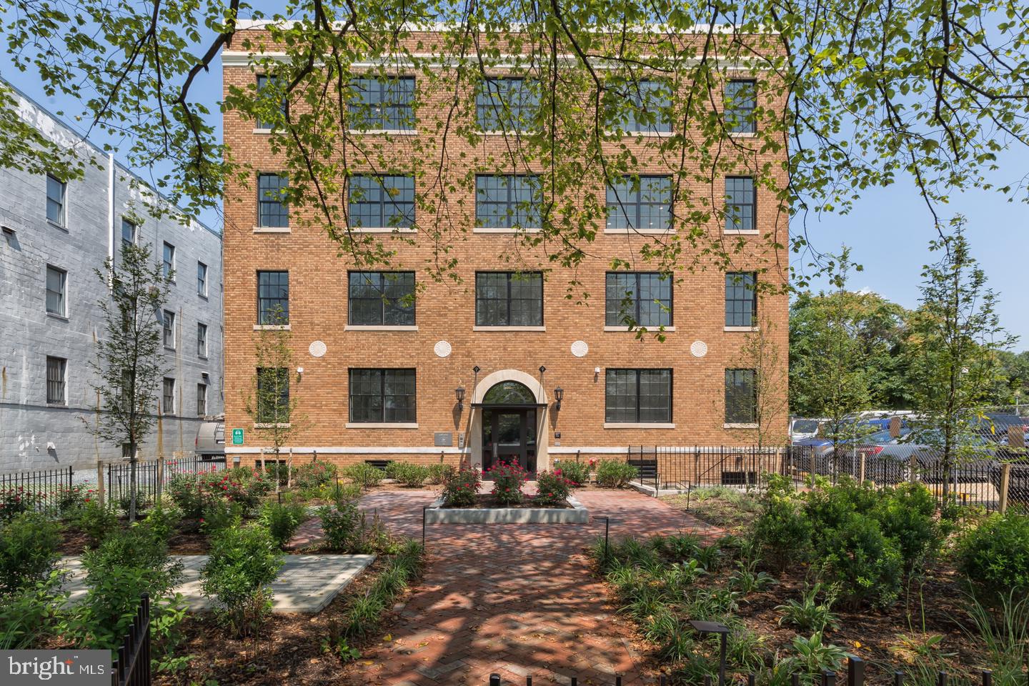 816 Potomac Ave SE #204 — photo