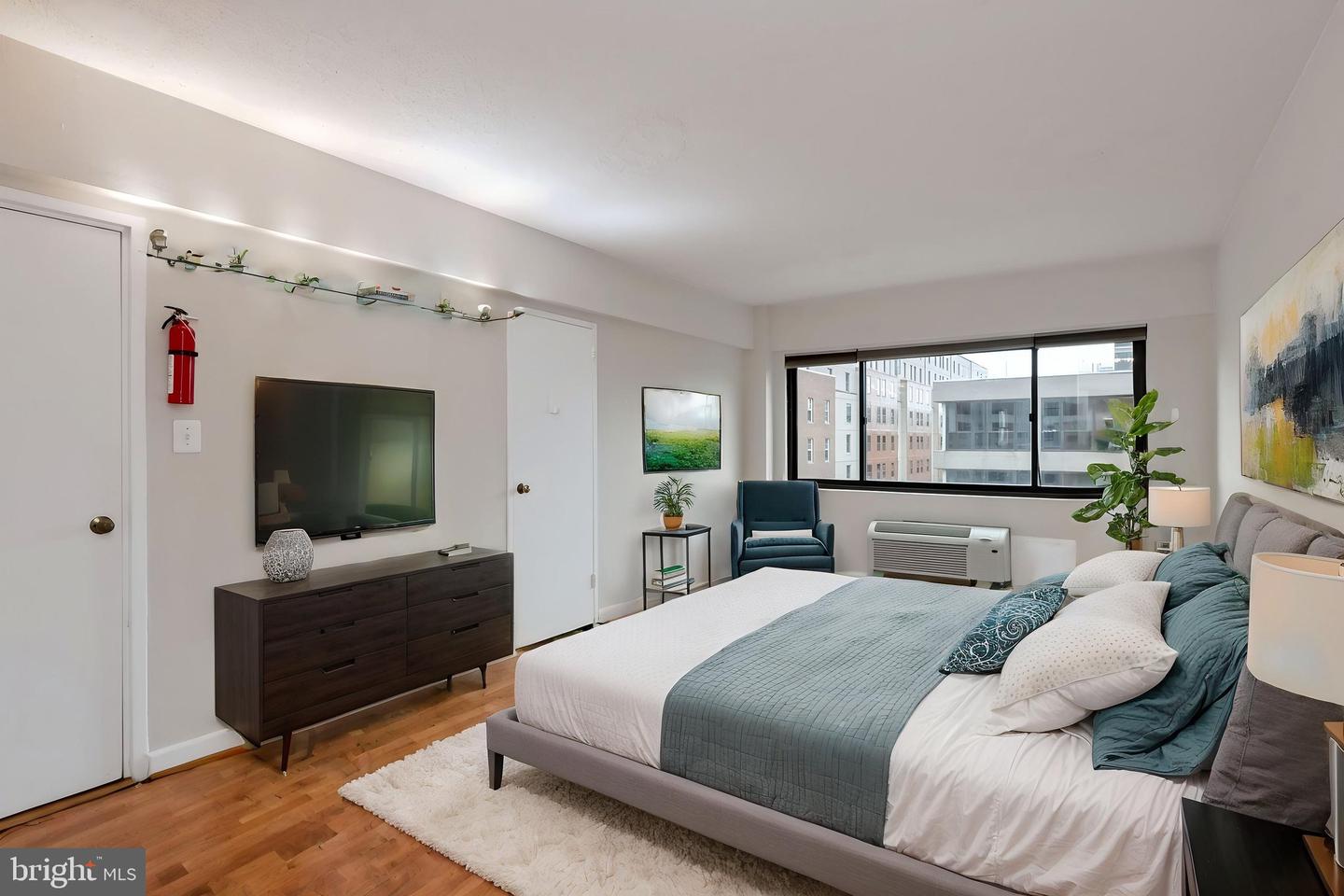 2141 I St NW #806 — photo